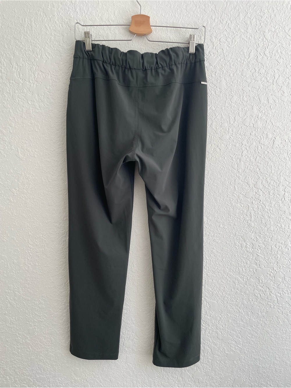 Vuori Miles Ankle Pants Grey Size M Athleisure Casual Work Out Walking Sporty - Picture 6 of 16